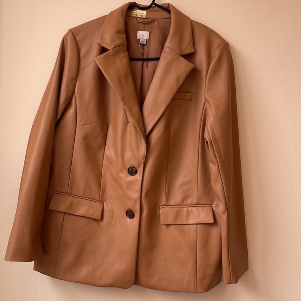 Women's Faux Leather Blazer! - Picture 2 of 6